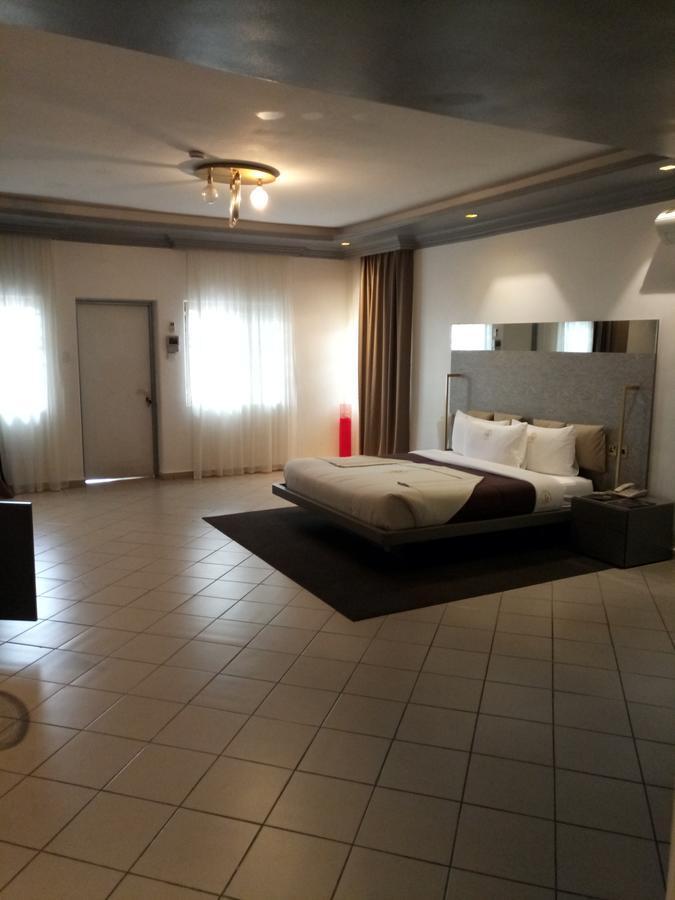 ดิ แอมบาสซาเดอร์ Hotel อาบูจา ภายนอก รูปภาพ