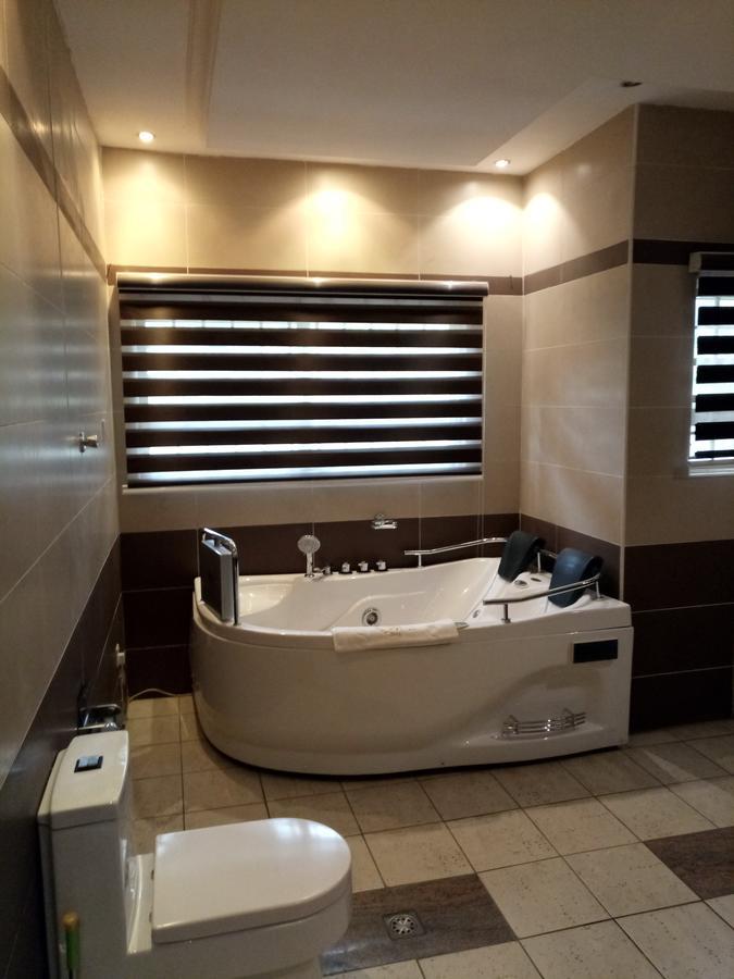 ดิ แอมบาสซาเดอร์ Hotel อาบูจา ภายนอก รูปภาพ